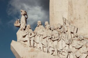 A Influência dos Grandes Descobrimentos Marítimos na Globalização: Um Estudo Detalhado