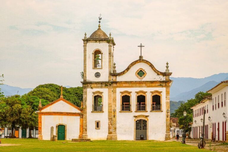 Como a Arte Naif Reflete a Cultura Popular Brasileira: Uma Análise de Suas Raízes e Impactos