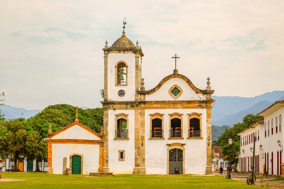 Como a Arte Naif Reflete a Cultura Popular Brasileira: Uma Análise de Suas Raízes e Impactos