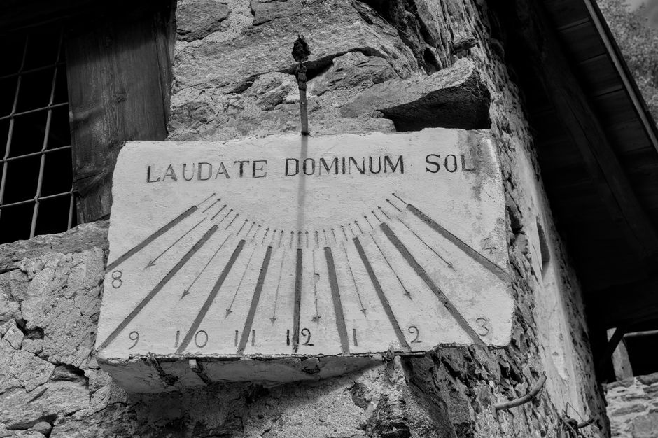 Os Enigmas do Tempo: Como os Relógios de Sol Revelam Segredos Antigos e Suas Aplicações Modernas