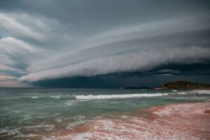 Ciclone extratropical vs furacão: qual a diferença, onde ocorrem e como se preparar com segurança